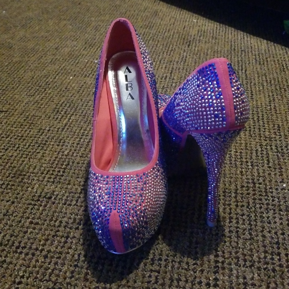 Heels - Picture 3 of 6